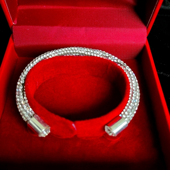 Elegant, beautiful bracelet, all occasion jeweled, Wrap Style rhinestones NWOT - Picture 3 of 5